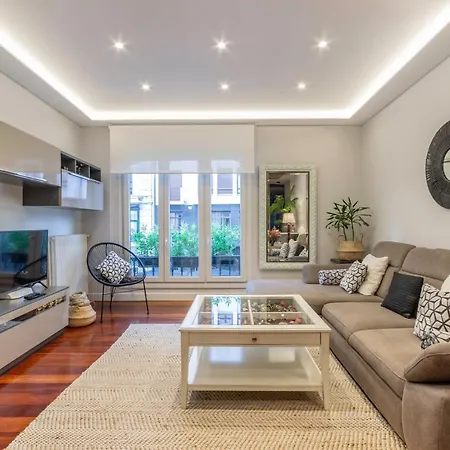 Apartment Arte V With Parking By Aston