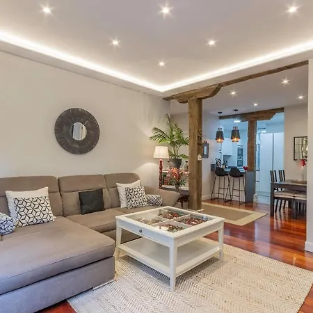 Apartment Arte V With Parking By Aston